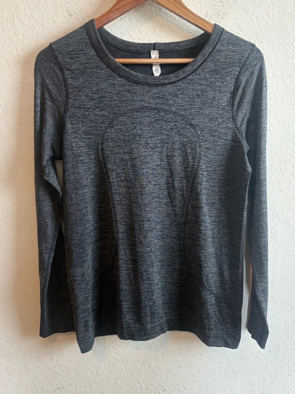 Lululemon Dark Gray Long Sleeve Swiftly Tee Size 6